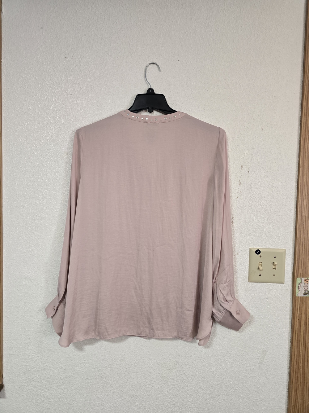 Carmen Marc Valvo Pale Pink V-Neck Blouse with Gem Trim - Picture 9 of 13